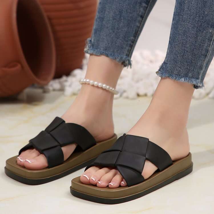 Slippers Women's Shoes Fashionable Square Toe Sandals For Summer Outdoor Wear 2025 New French Roman Soft Soled Sandals Outdoor Casual Designer Sa