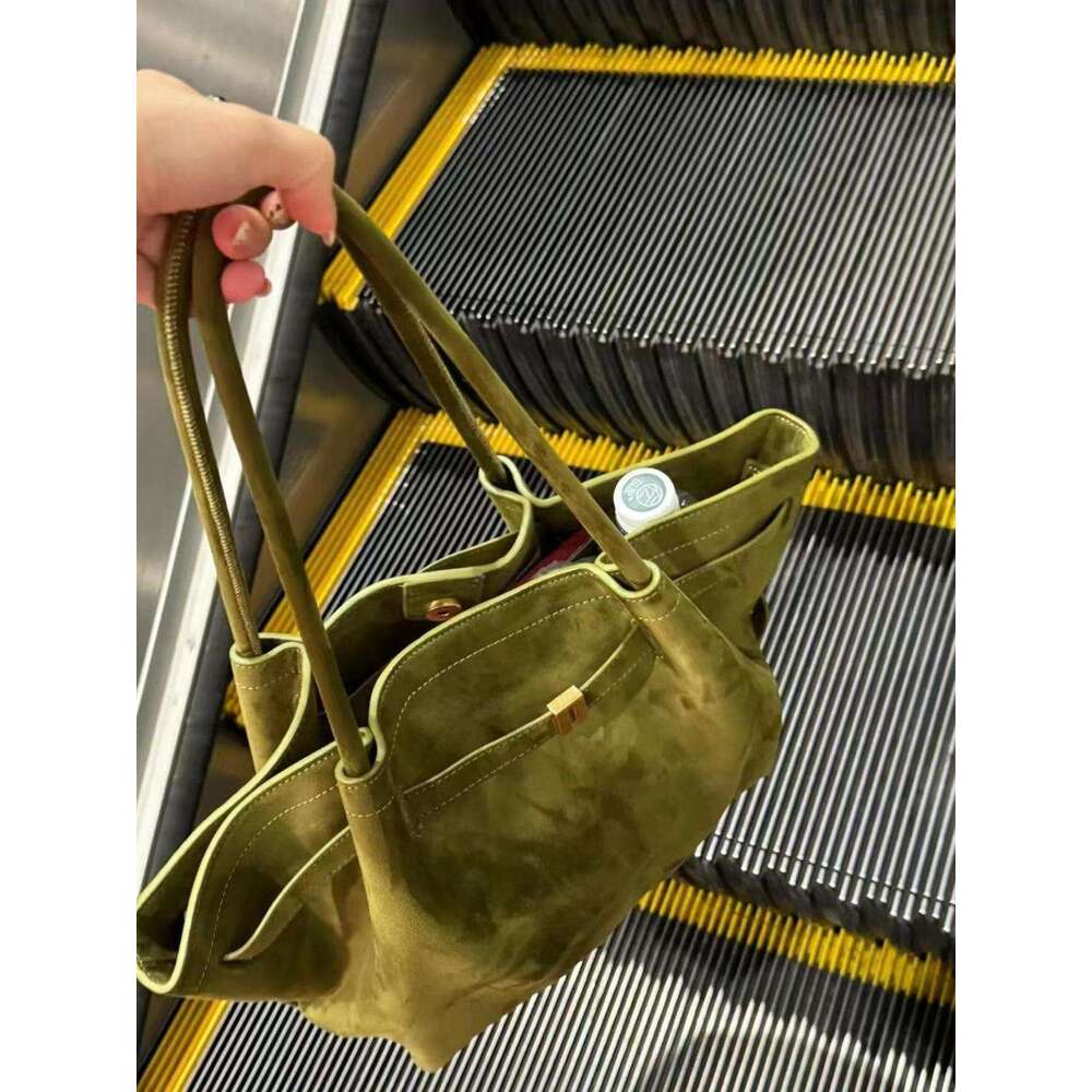2025 autumn winter new versatile frosted hand-held tote bag fashionable niche green large capacity armpit bag