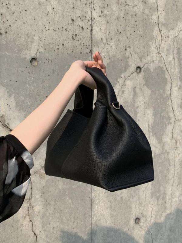 free shipping design handbag for women 2025 versatile crossbody dumpling carrying bag high-end feel handbag lunch box bag makeup bag