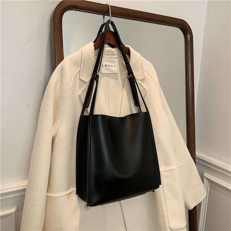 Vintage Minimalist Large Capacity Faux Leather Shoulder Tote Bag