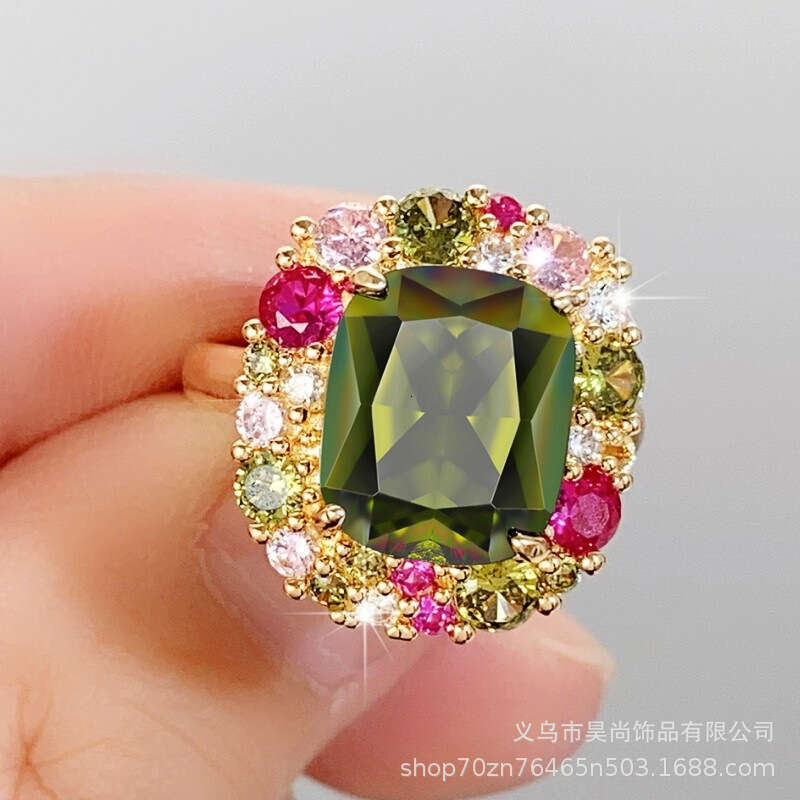 Hot selling product, new emerald square elegant closed ring Jewelry Accessory