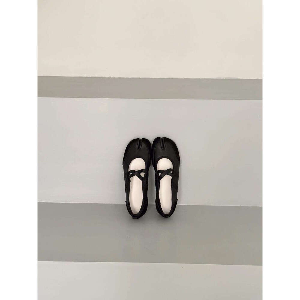 French cross toed pig trotter women, spring 2025 new leather flat ballet shoes, Mary Jane single shoes for women