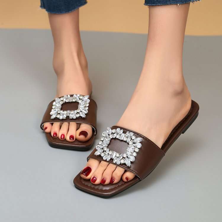 Flat Bottomed Rhinestone One-piece Slippers Female Designer Sandals For Wearing Outside 2025 New Popular And Versatile Summer Plus Size Cool Slippers