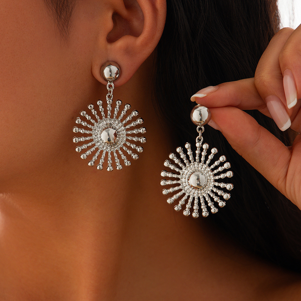 Accessories Ins personalized pleated hollow peach heart earrings with diverse combinations of sunflower alloy earrings