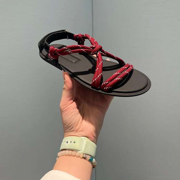 Knitted rope toe flip flops women in the summer of 2025, new flat bottomed beach sandals with clipped feet, casual and versatile for outdoor wear