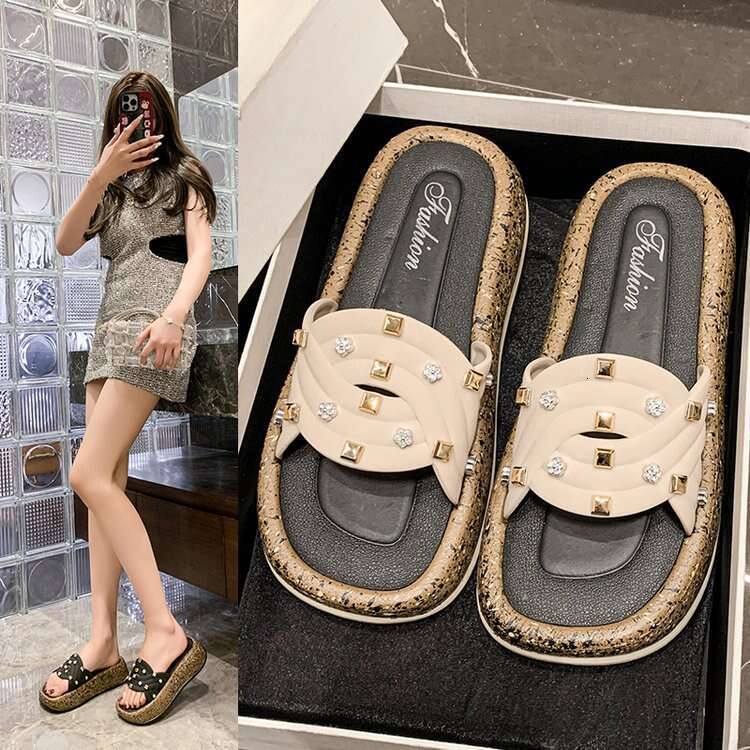 Thick Soled Slippers For Female Designers Summer Flat Slippers 2025 New Cross Strap Soft Soled Sandals Minimalist Campus Student Slippers