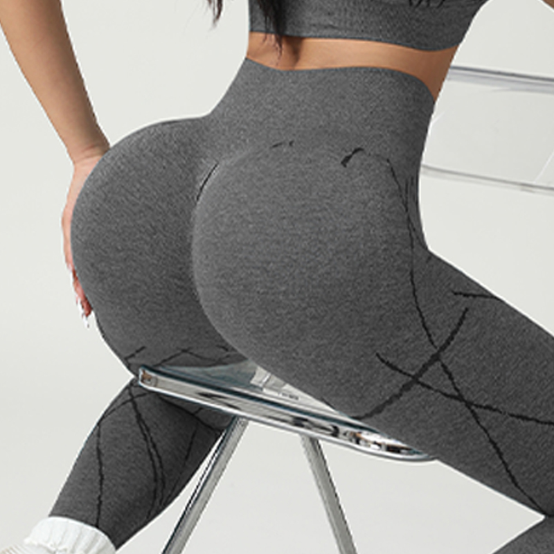 Ergonomic Fit Sportswear Ensemble Stretchy Moisture Wicking Apparel for Active Lifestyles