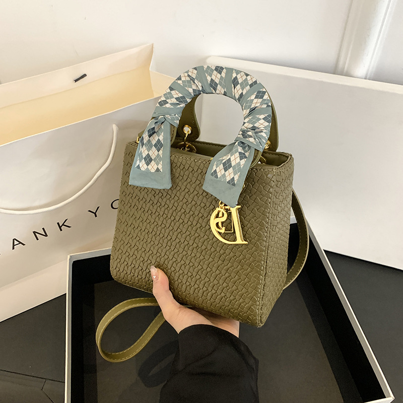 new hot free shipping designer shoulder bags 2025 Spring New Fashionable Knitting Crossbody Artwork Bag for woman There are big and small ones