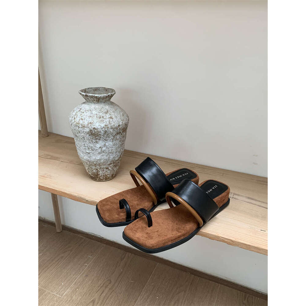 Wind square head suede thick sole toe set, women's 2025 new summer outfit, color blocked beach sandals