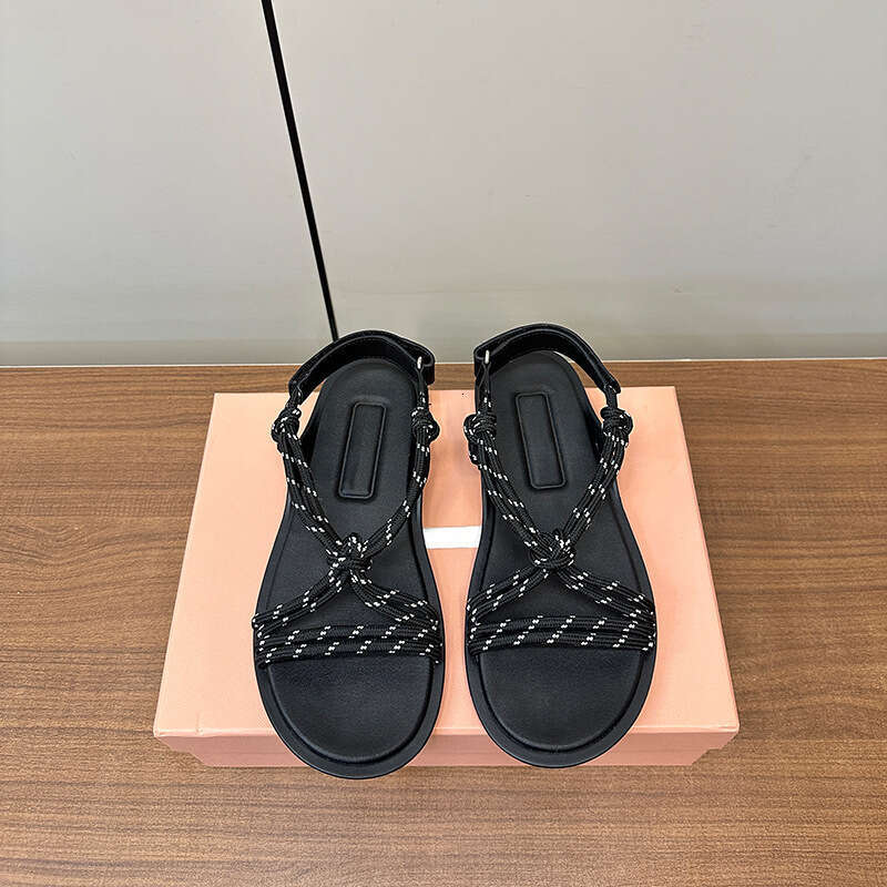Knitted rope toe flip flops women in the summer of 2025, new flat bottomed beach sandals with clipped feet, casual and versatile for outdoor wear