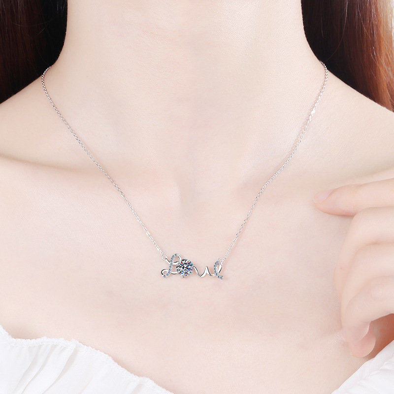 925 Sterling Silver Heart-Shaped Moissanite Pendant Necklace with Platinum Coating, 1ct Gemstone for Women, Elegant and Timeless Jewelry