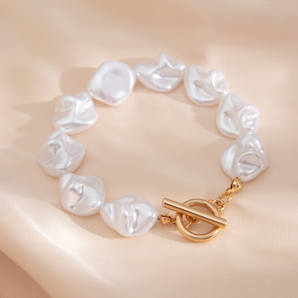 Fashion irregular shaped pearl necklace light luxury style metallic feeling collarbone chain set for accessories