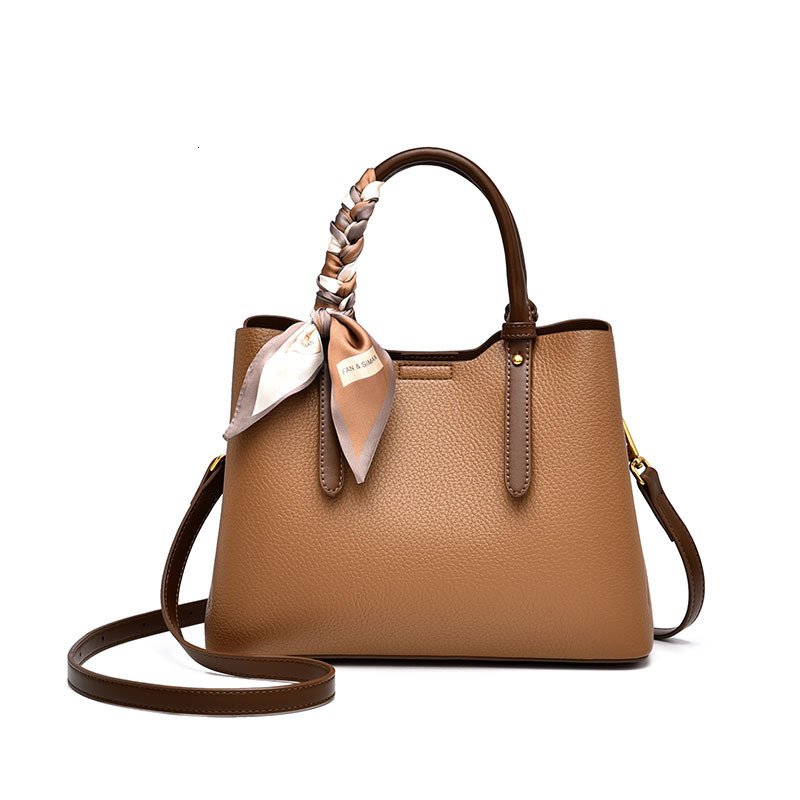 Free shipping designer bag Handbag, casual contrasting color, high-end feel, fashionable texture, women's shoulder bag, elegant temperament, moth