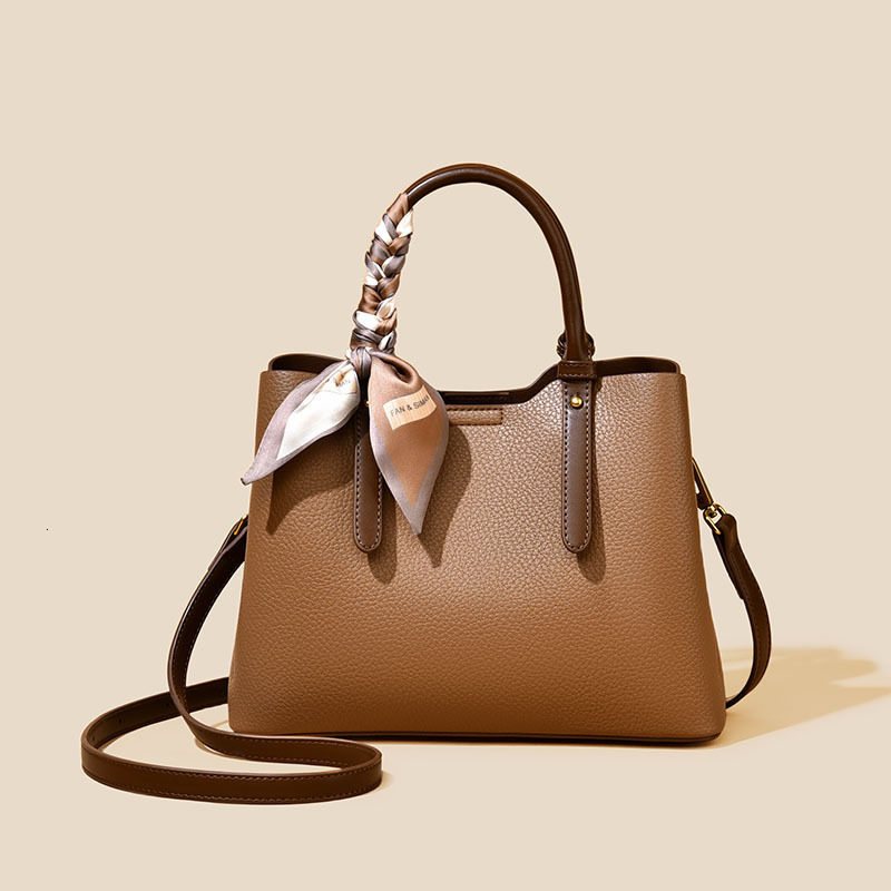 Free shipping designer bag Handbag, casual contrasting color, high-end feel, fashionable texture, women's shoulder bag, elegant temperament, moth