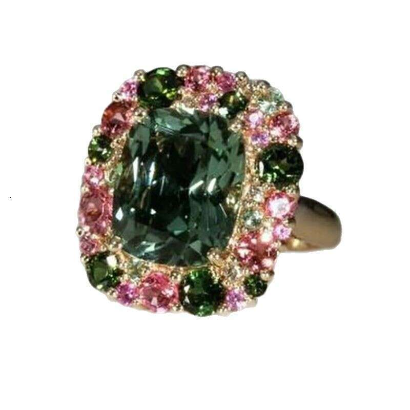 Hot selling product, new emerald square elegant closed ring Jewelry Accessory