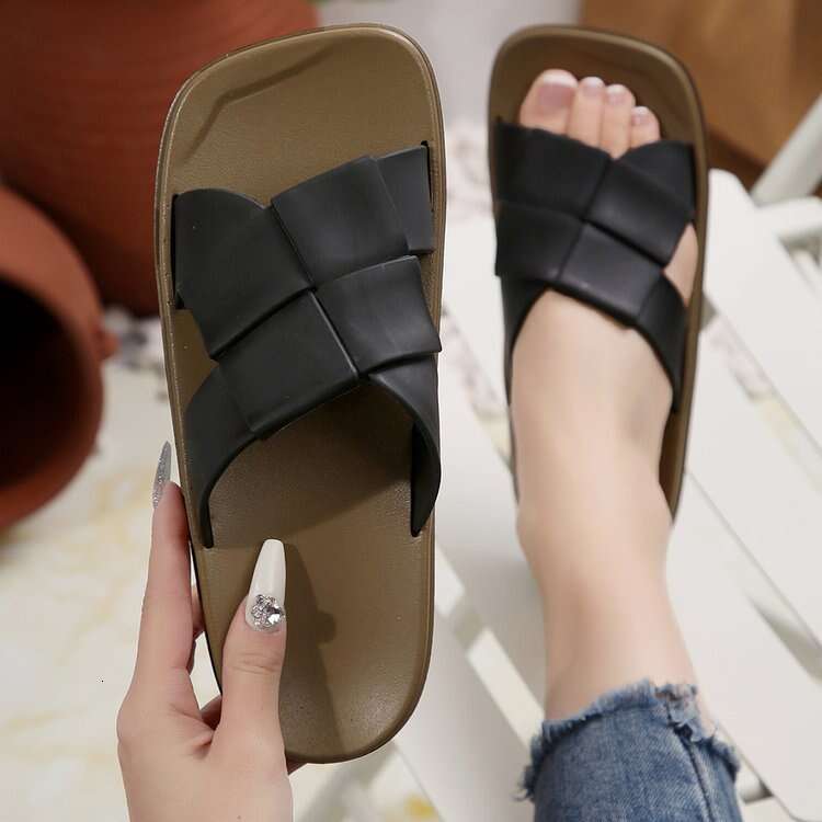Slippers Women's Shoes Fashionable Square Toe Sandals For Summer Outdoor Wear 2025 New French Roman Soft Soled Sandals Outdoor Casual Designer Sa