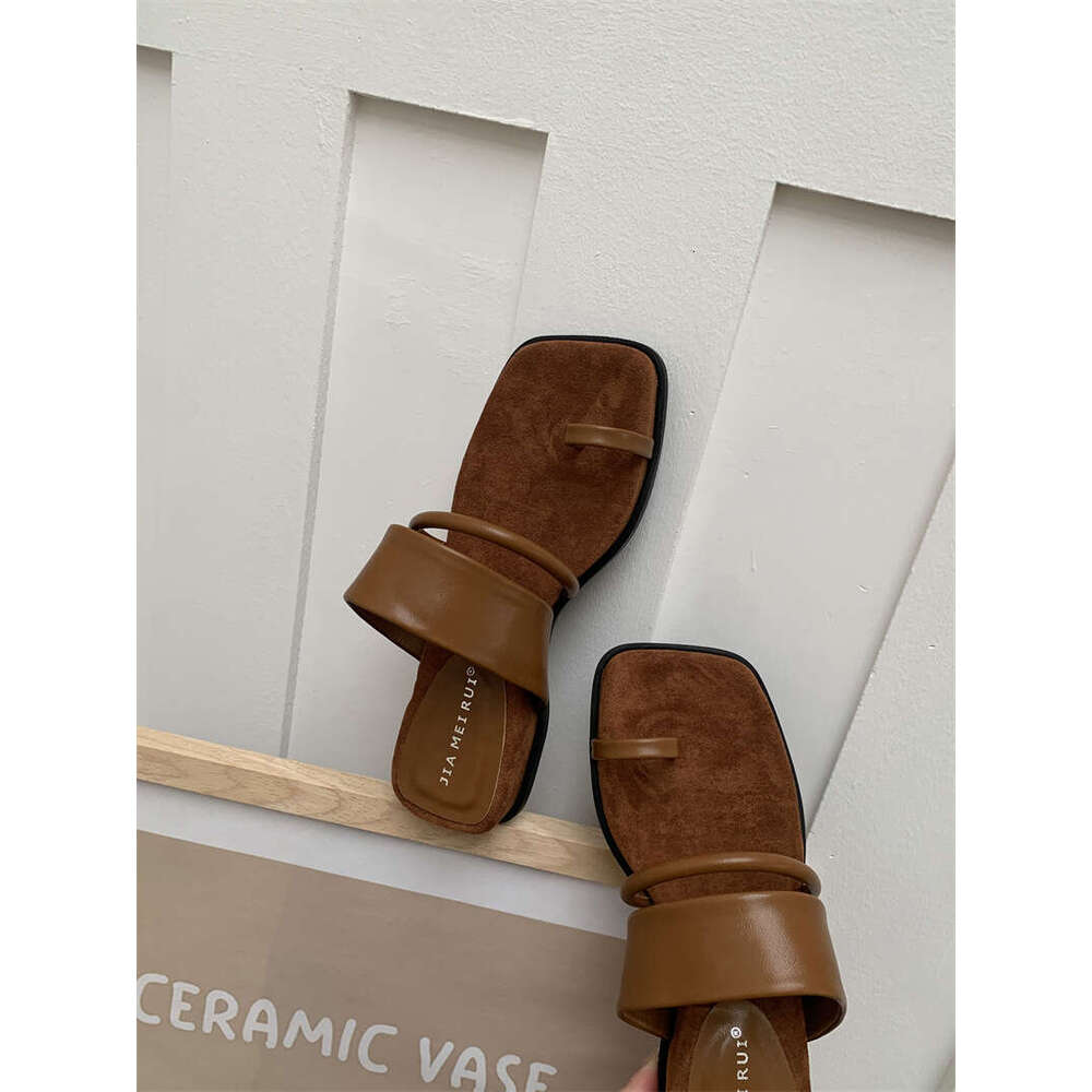 Wind square head suede thick sole toe set, women's 2025 new summer outfit, color blocked beach sandals