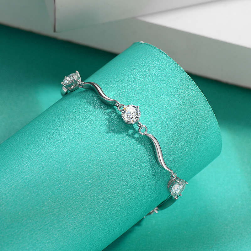 Elegant Minimalist Women's S925 Sterling Silver Bracelet Set With Sparkly Moissanite Stones