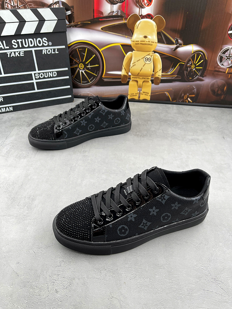 Hot Sale 2025 New Fashion Versatile Mens Casual Shoes Popular Style Soft Sole Leather Upper Low Top Leisure Shoes Brown Black Free Shipping