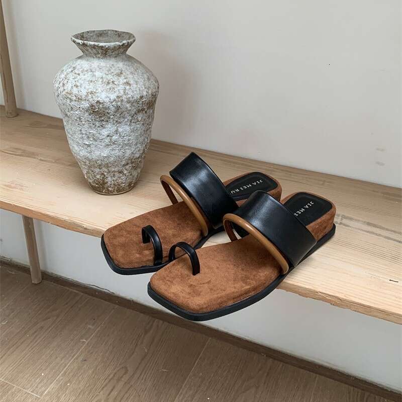 Wind square head suede thick sole toe set, women's 2025 new summer outfit, color blocked beach sandals