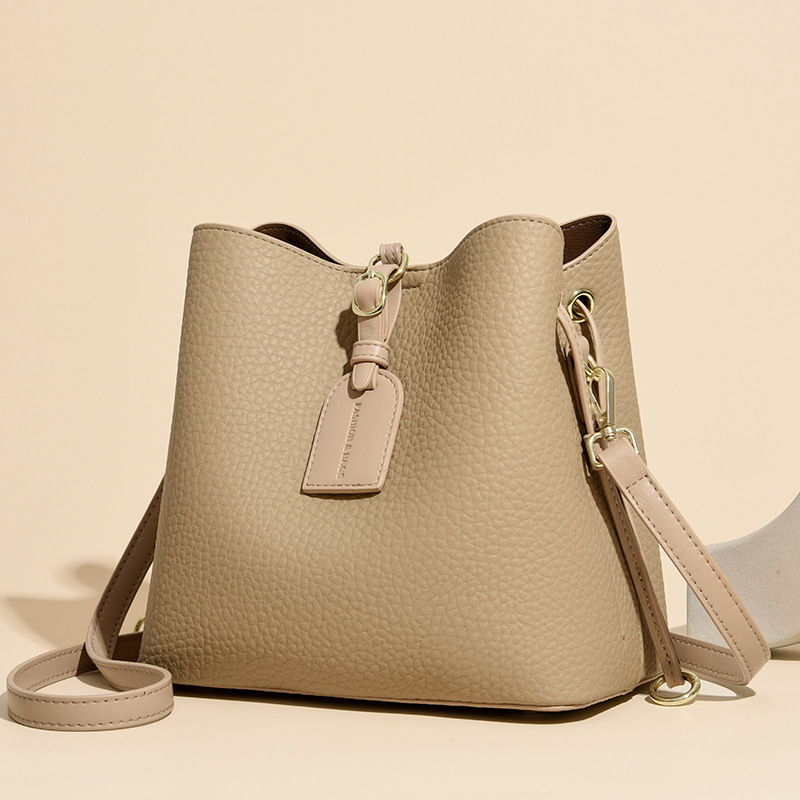 Free Shipping Designer Women's Bag New Fashion Multifunctional Large Capacity Crossbody Bag Simple Commuting Bucket Bag Handbag