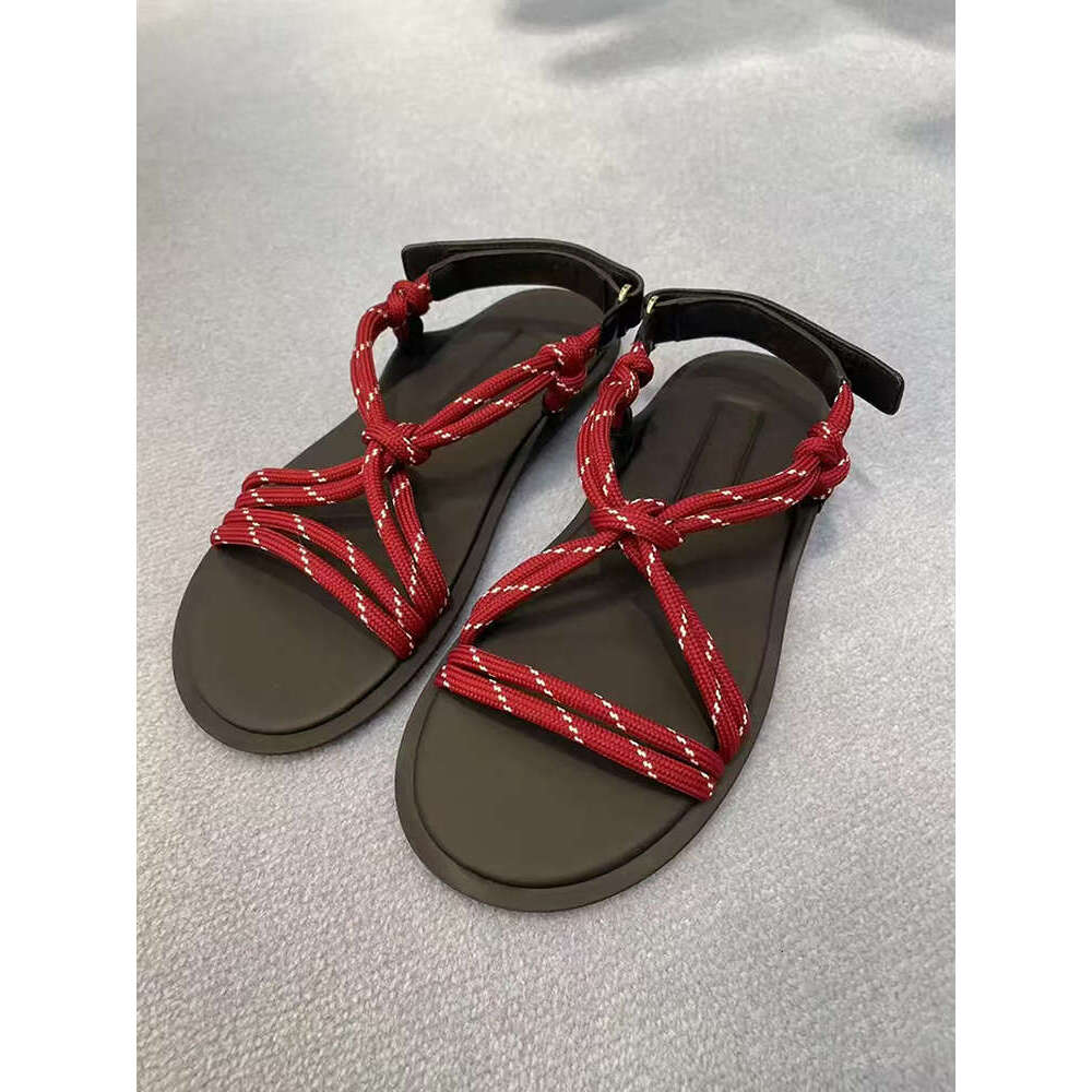 Knitted rope toe flip flops women in the summer of 2025, new flat bottomed beach sandals with clipped feet, casual and versatile for outdoor wear