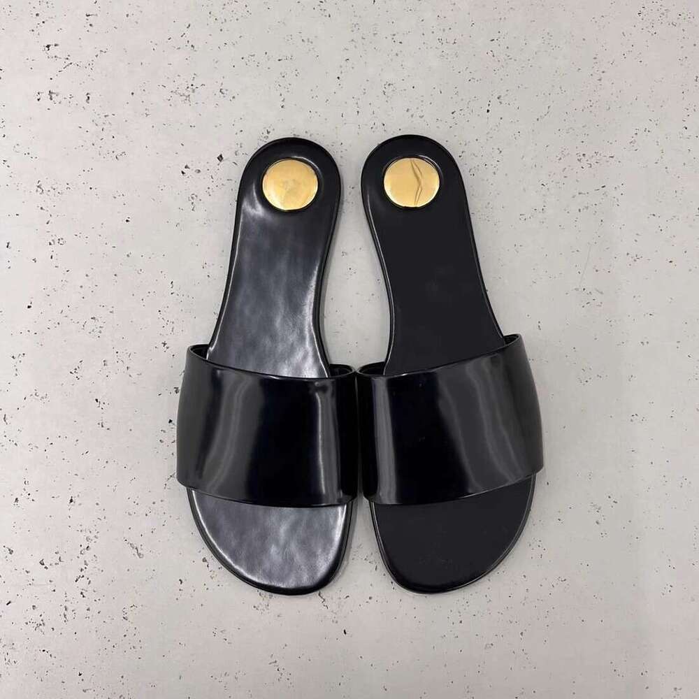 Spring and new flat bottomed leopard print slippers for women's daily wear, summer trend fashion sandals, designer shoes