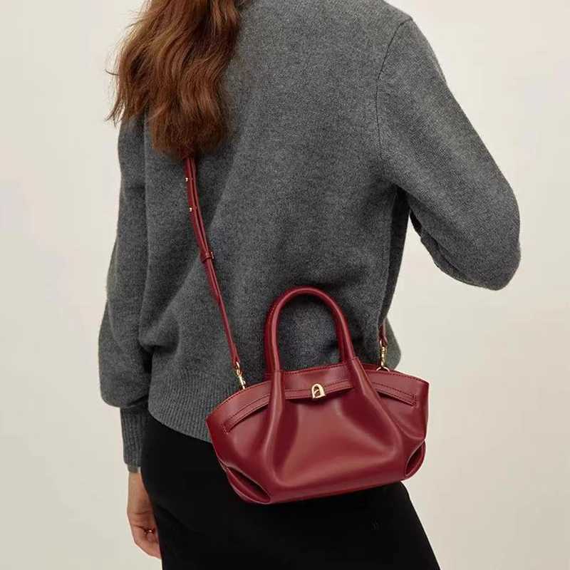 High-end Leather Dumpling Bag All-match Fashion Red Basket Bag Luxury Brand Gold Button Designer Shoulder Commuter Retro Handbag Z250523