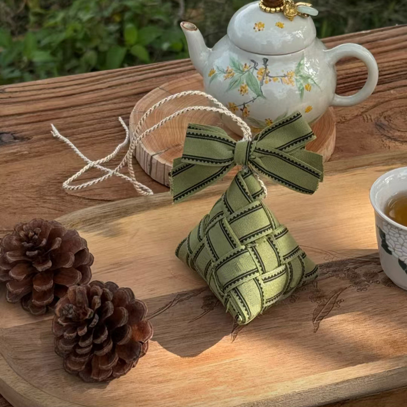 Stylish Bag Charm Keychain for Women Decorative Key Ring for Purses and Handbags L250928IBWF