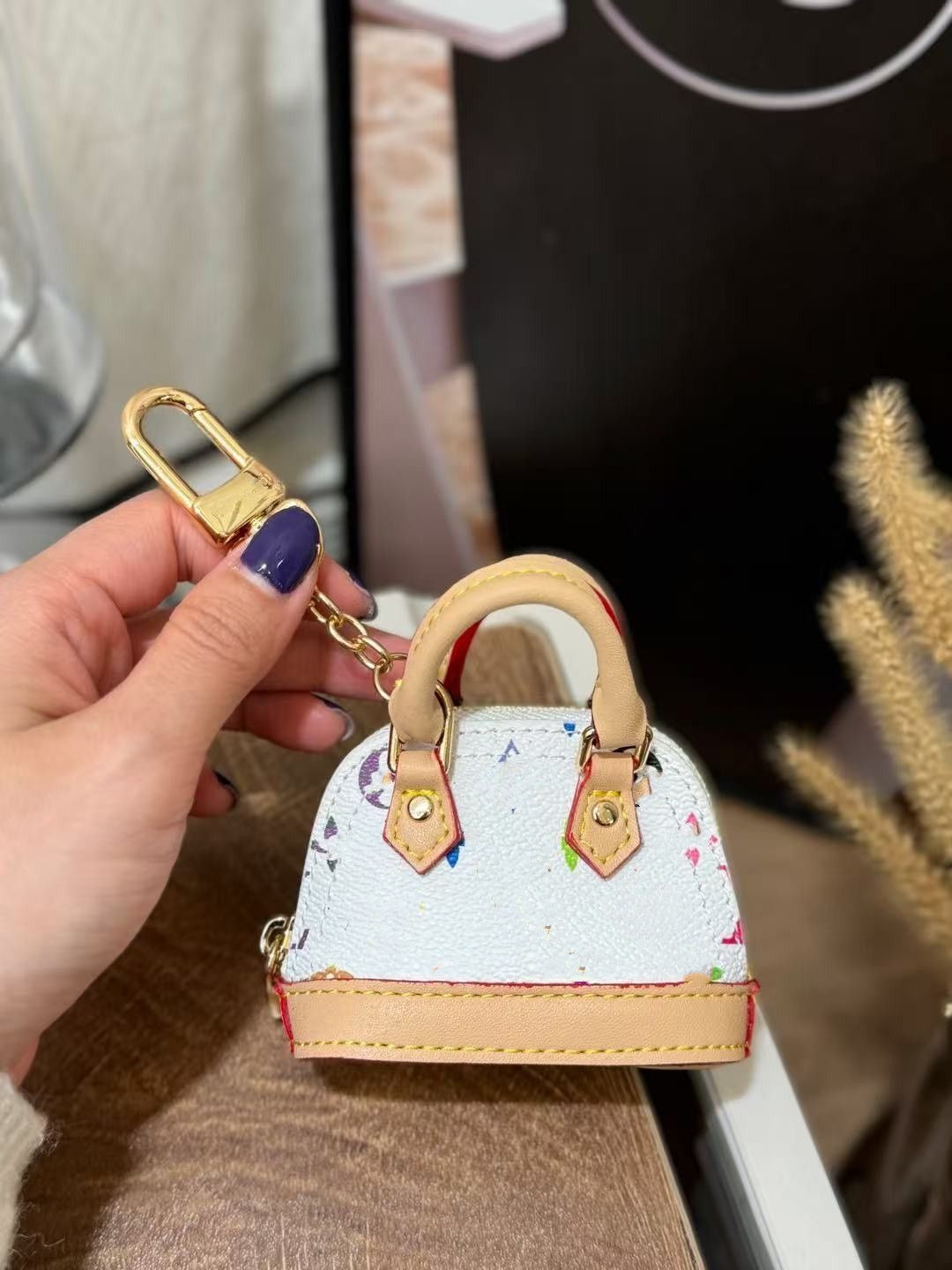 Designer Keychain For Women Charm Alm a Shell bag Murakami Monogram Keyring Fashion Mens Key Chain Leather Keychains Mini Bag Pendant