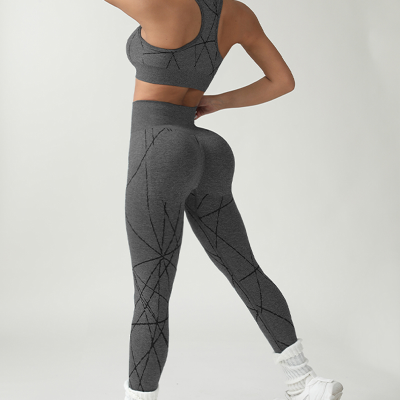 Ergonomic Fit Sportswear Ensemble Stretchy Moisture Wicking Apparel for Active Lifestyles