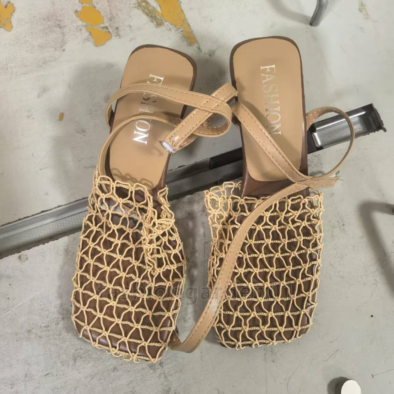 2025 fashion high heels designer sandals retro woven square-top toe chunky med-heel summer casual womens black khaki luxury sandal daily elegant heel 