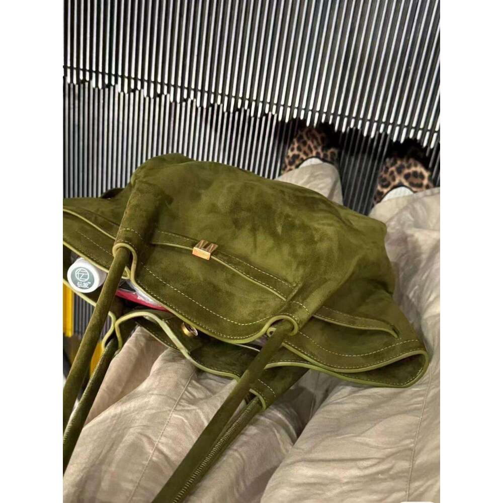 2025 autumn winter new versatile frosted hand-held tote bag fashionable niche green large capacity armpit bag
