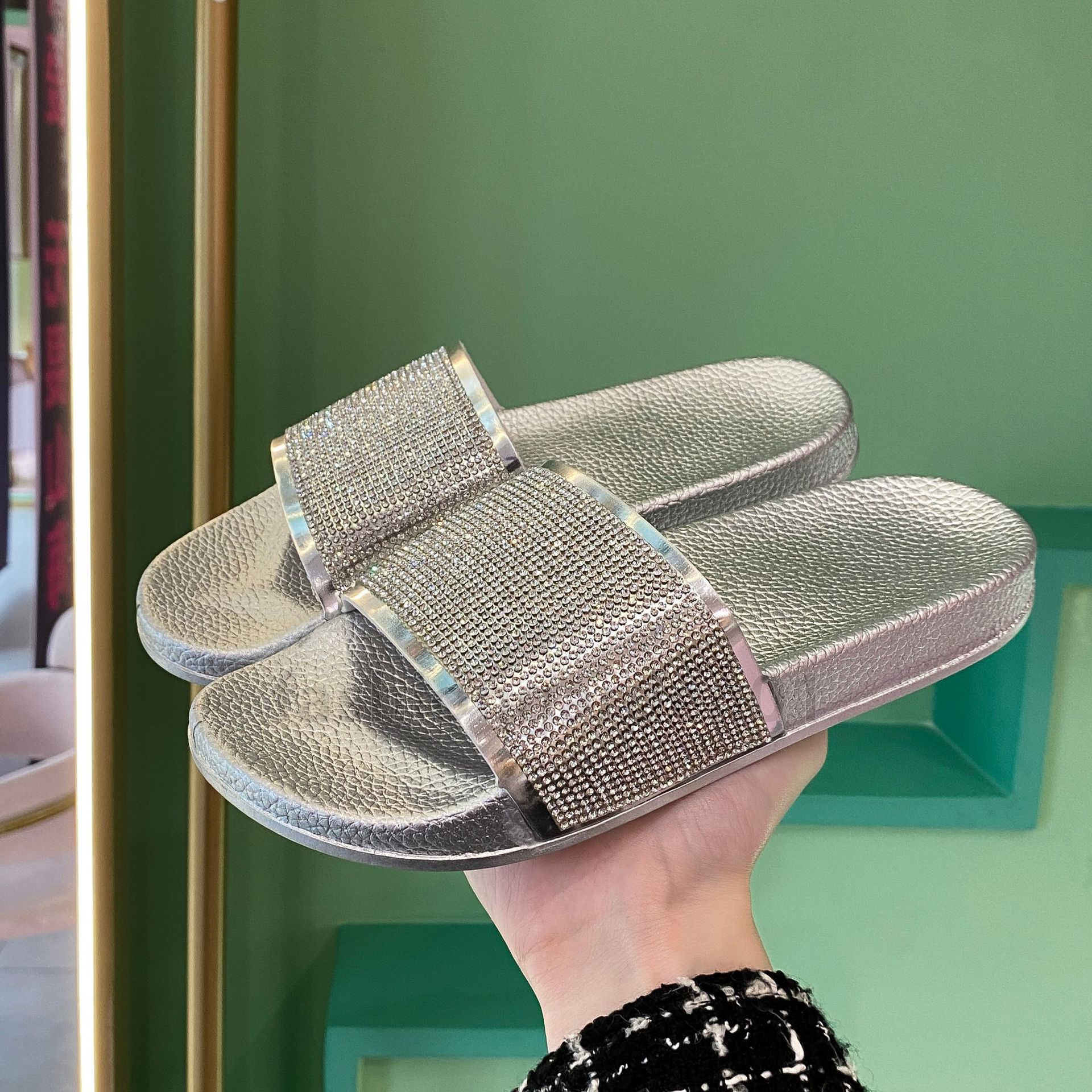 2025 designer slides womens sandals flats slippers soft-soled luxury fashion glitter diamond slipper women non-slip slide summer casual beach pool mul