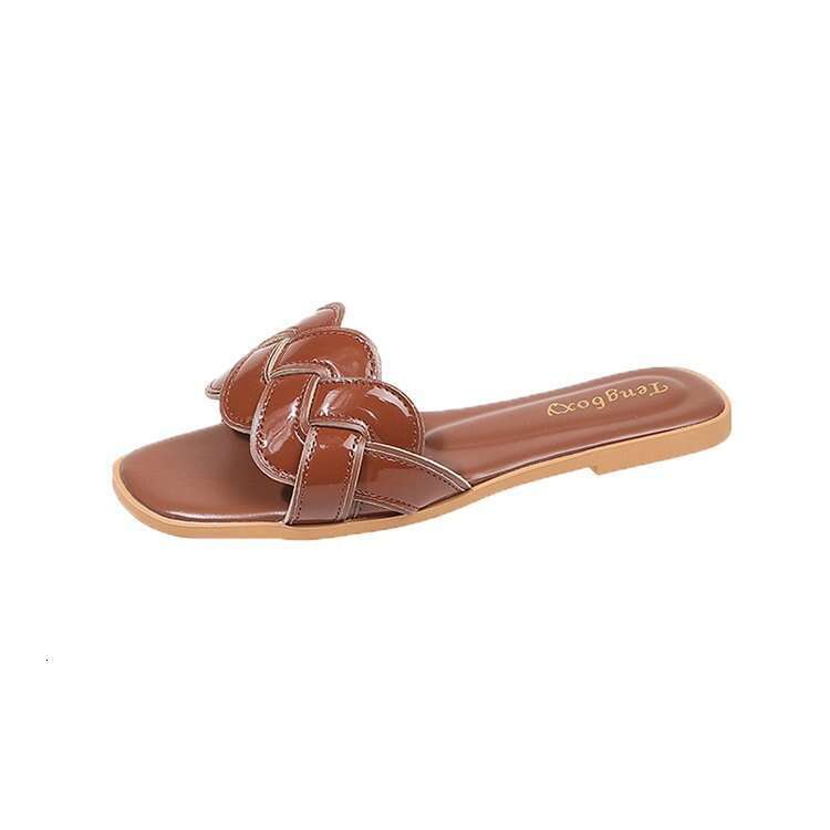 New Straight Line Fried Dough Twists Cross Belt Flat Slippers Designer Sandals Spring 2025 Leisure Large Holiday Seaside Women's Slippers