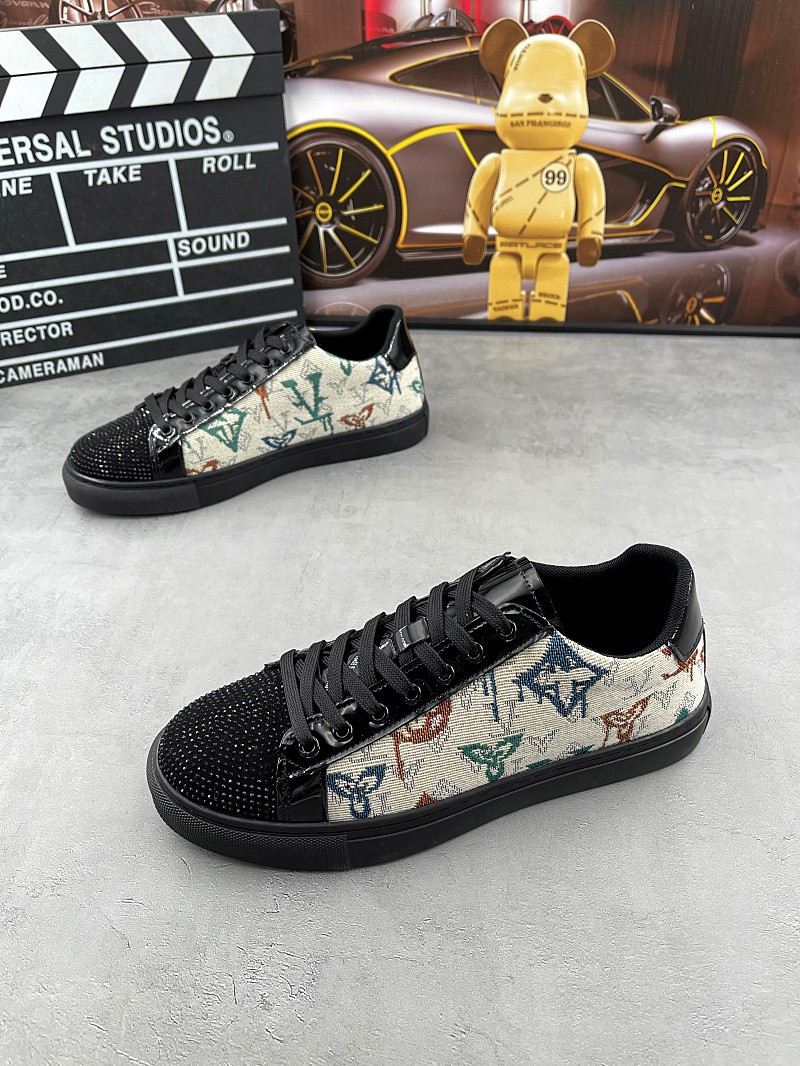 Hot Sale 2025 New Fashion Versatile Mens Casual Shoes Popular Style Soft Sole Leather Upper Low Top Leisure Shoes Brown Black Free Shipping