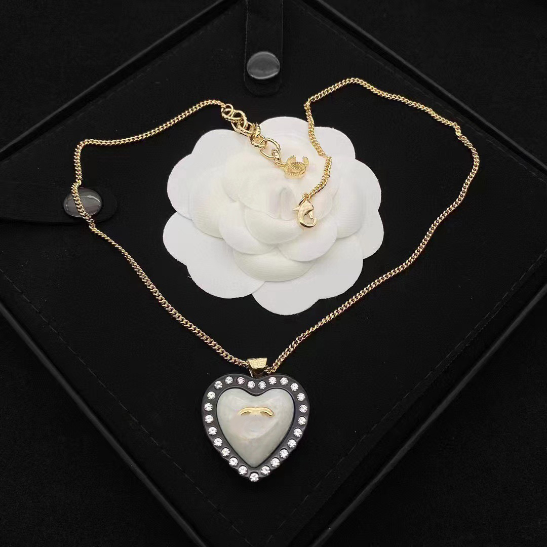 Designer Necklace for Women Choker Chain Letter Pendant Necklaces Crystal Pearl Love Heart Luxury Jewelry Wedding Party Gift Accessories