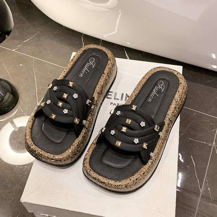 Thick Soled Slippers For Female Designers Summer Flat Slippers 2025 New Cross Strap Soft Soled Sandals Minimalist Campus Student Slippers
