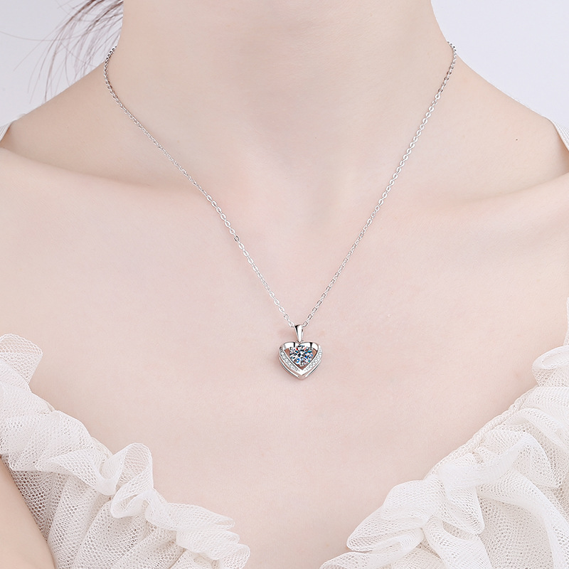 925 Sterling Silver Heart-Shaped Pendant Necklace with Moissanite for Women, Trendy Fashion Jewelry for Special Occasions