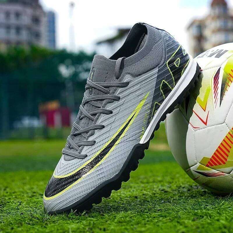 New Men Soccer Shoes Hot-selling Football Boots Mid-top Non-Slip Cleats FG/TF High-quality Match Sneakers Futsal Indoor