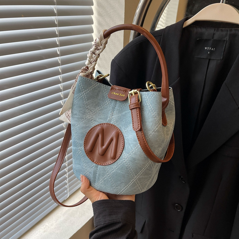 2025 New outdoor style luxury free delivery Designer Bag texture hand-held bucket fashionable casual splicing small bag niche design single shoulder c