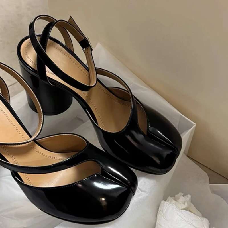 2025 New Tabi Sandals Women Brand Designe Cross Ankle Strap Buckle Slingback High Heels Chunky Heel Mary Jane Split-toe Shoes