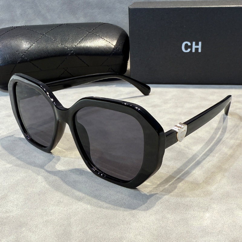 Luxury Goggles Designer Sunglasses for Women Fashion Large Frame Heart Bracket Sunglasses Polarized Sunglasses UV Protection Beach Sun Glasses Exquisite Gift