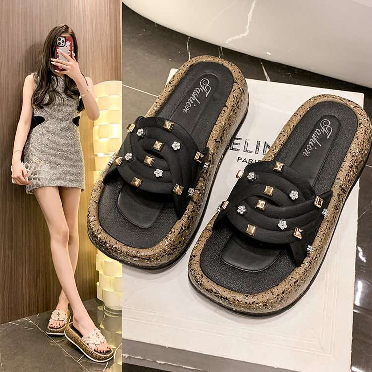 Thick Soled Slippers For Female Designers Summer Flat Slippers 2025 New Cross Strap Soft Soled Sandals Minimalist Campus Student Slippers