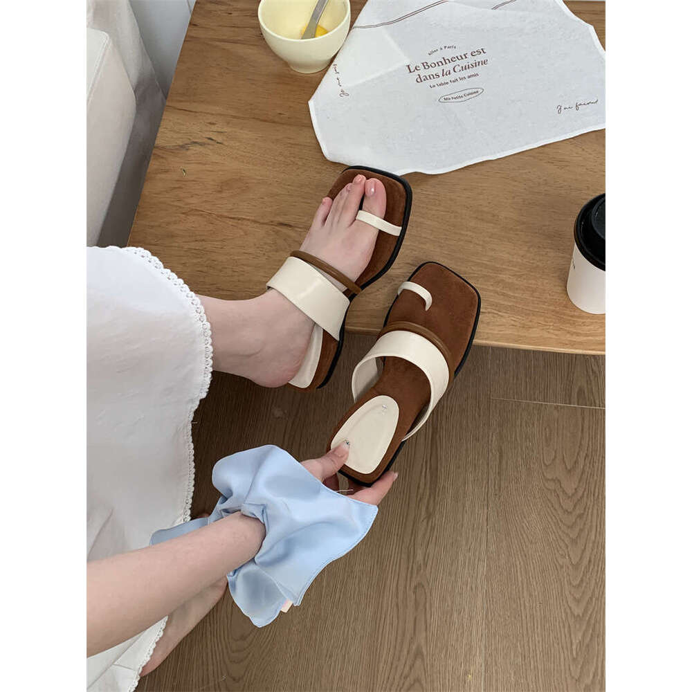 Wind square head suede thick sole toe set, women's 2025 new summer outfit, color blocked beach sandals