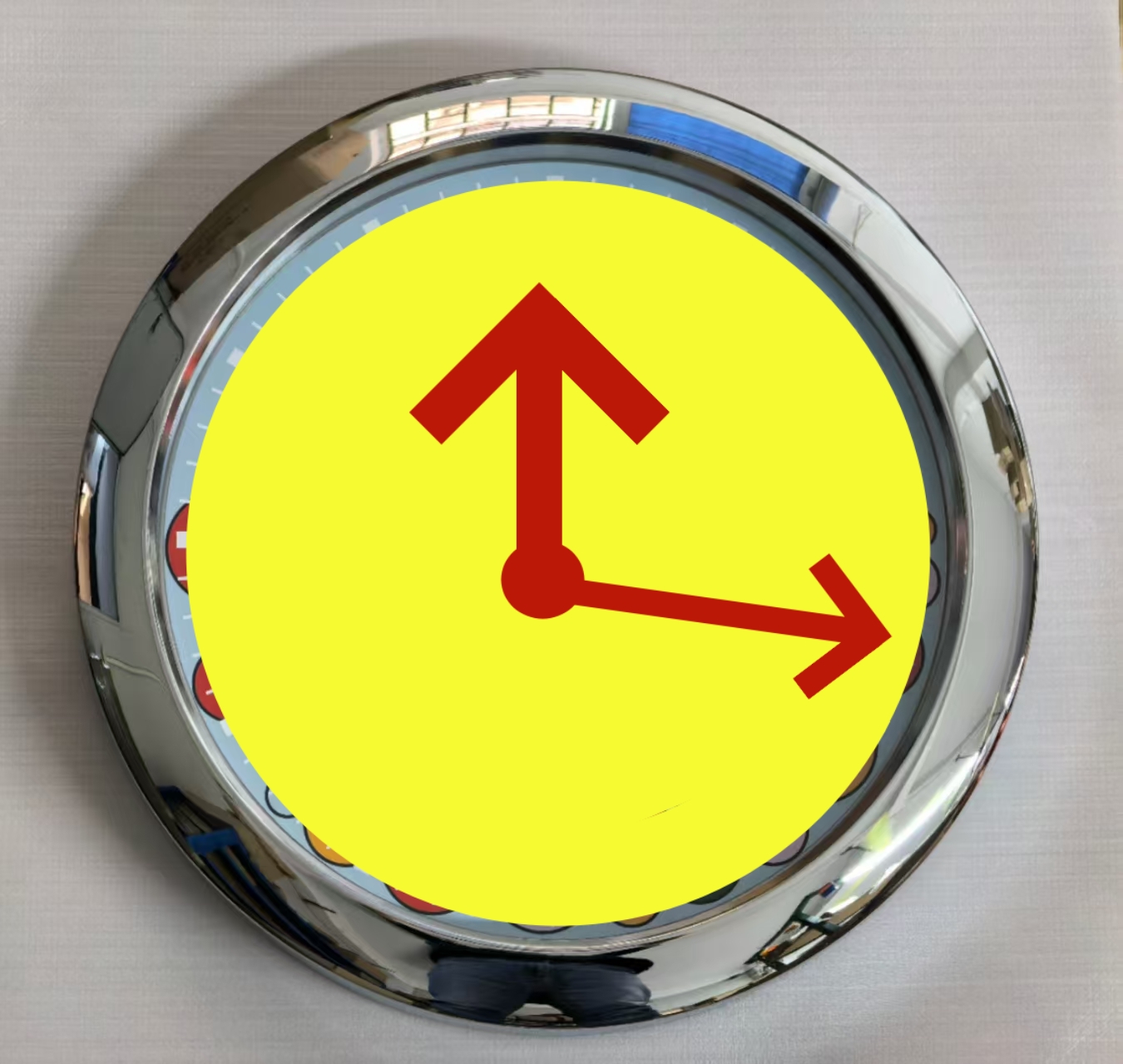 Elegant Oversized 34CM Wall Clocks with Quiet Mechanism and Light-Up Functionality Sleek Stainless Steel Finish for Timeless Style