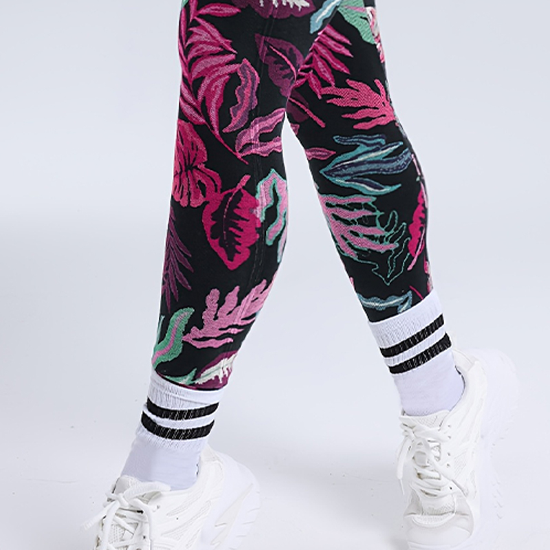 Fashionable Athletic Bottoms: High Elastane Gymwear with Contouring Features for Ladies Figure Enhancement