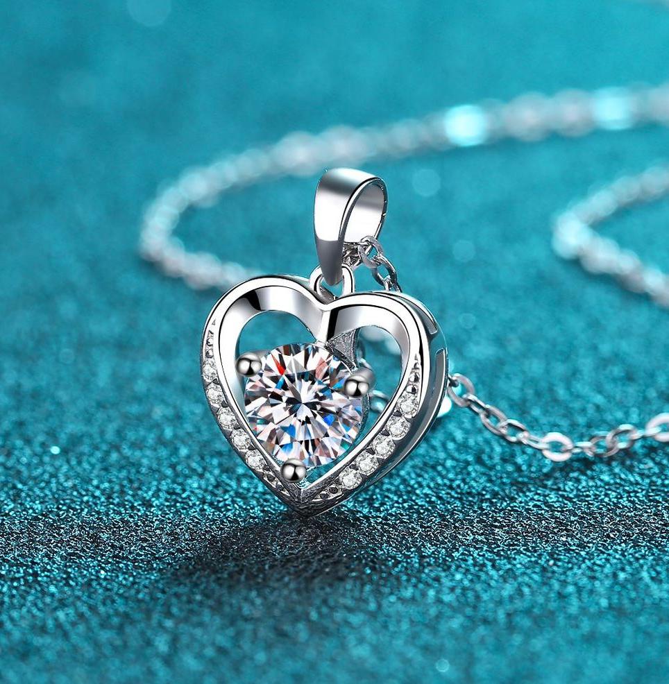 925 Sterling Silver Heart-Shaped Pendant Necklace with Moissanite for Women, Trendy Fashion Jewelry for Special Occasions