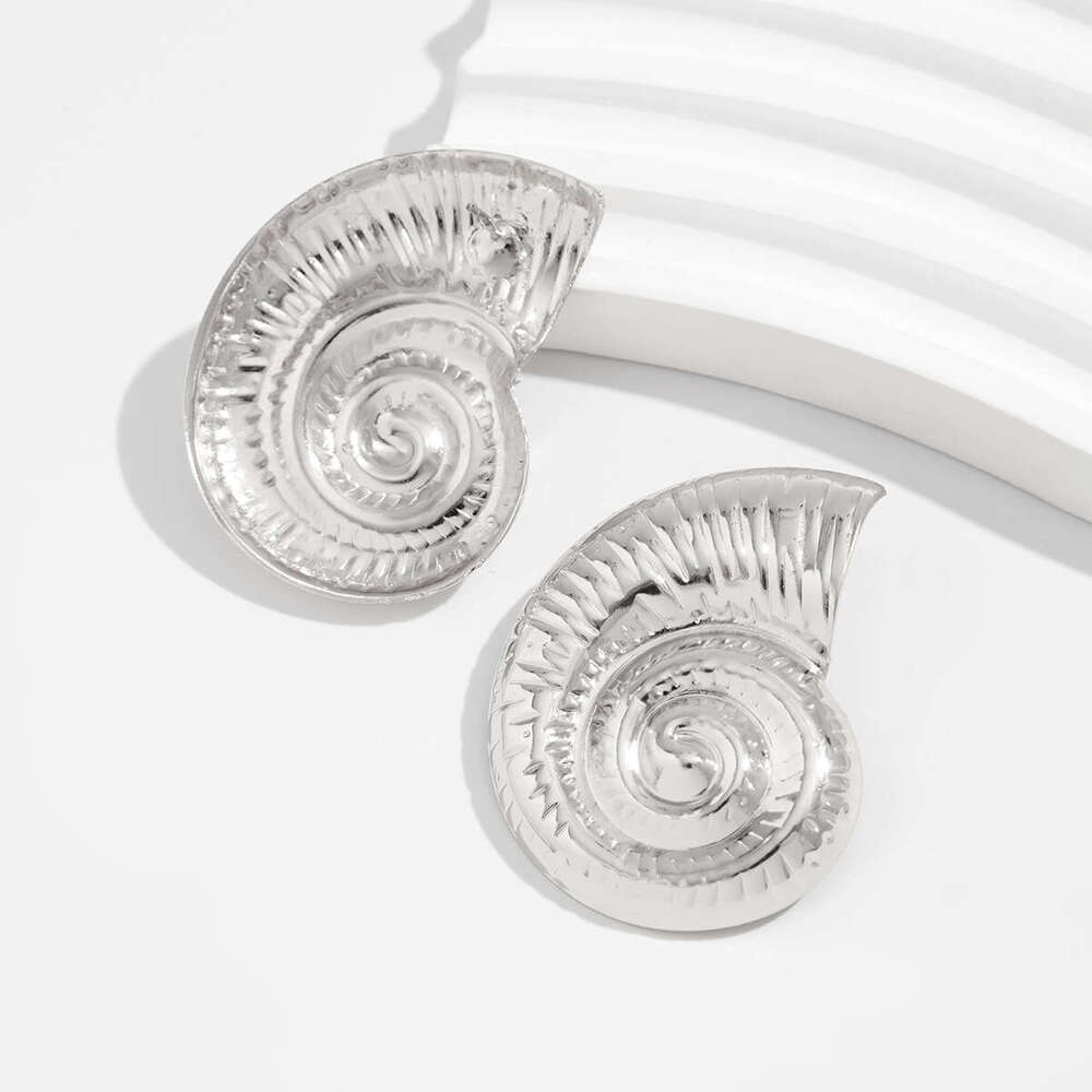 Vintage Minimalist Conch Shaped Metal Earrings Exaggerated Hollow Design for Vacation and Everyday Style