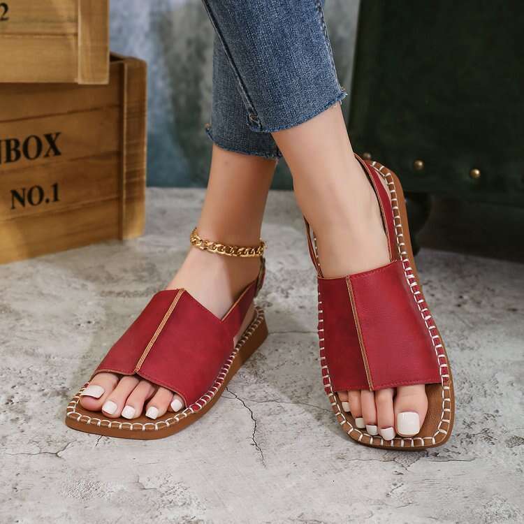 Designer Sandals Versatile Student Sandals 2025 Women's Bulltendon Bottom Comfortable Flat Sandals Outdoor Fashion Non Slip Sandals
